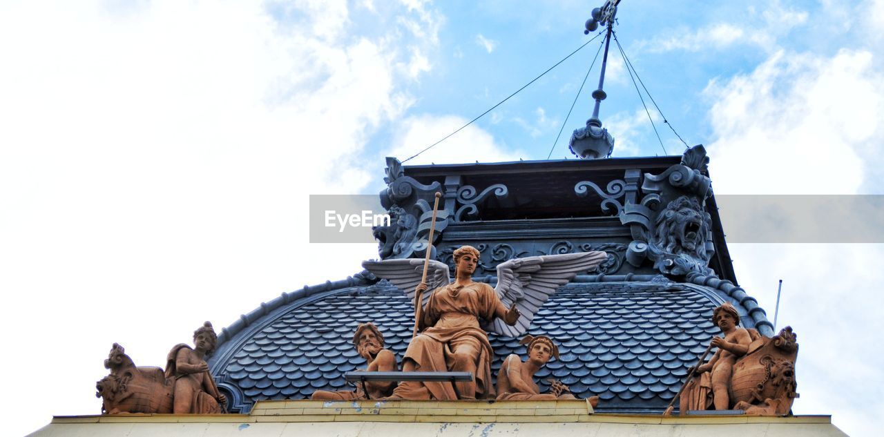 LOW ANGLE VIEW OF SCULPTURES AGAINST SKY