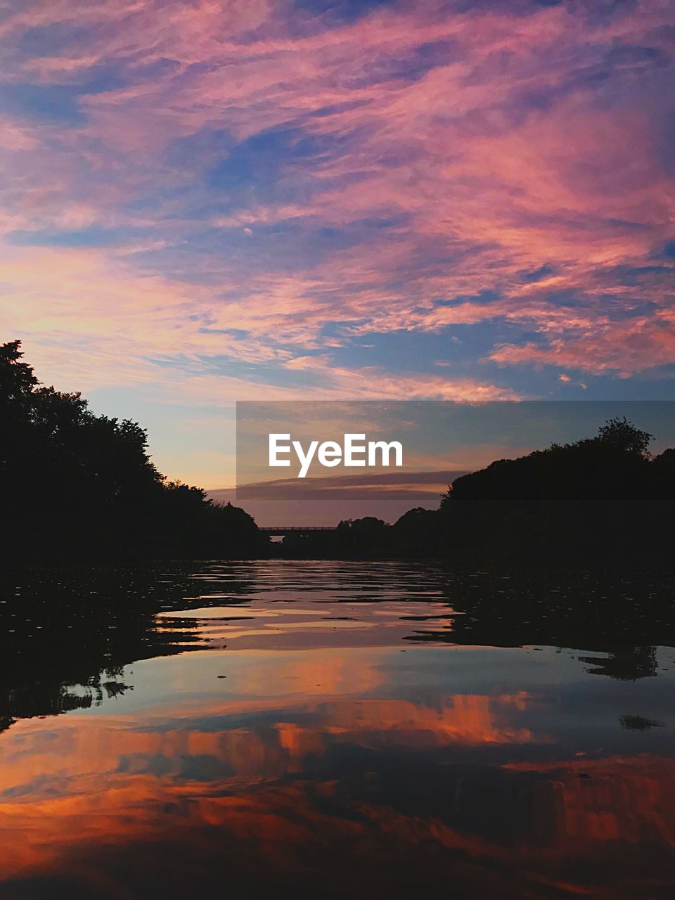 SCENIC VIEW OF LAKE AGAINST SKY DURING SUNSET