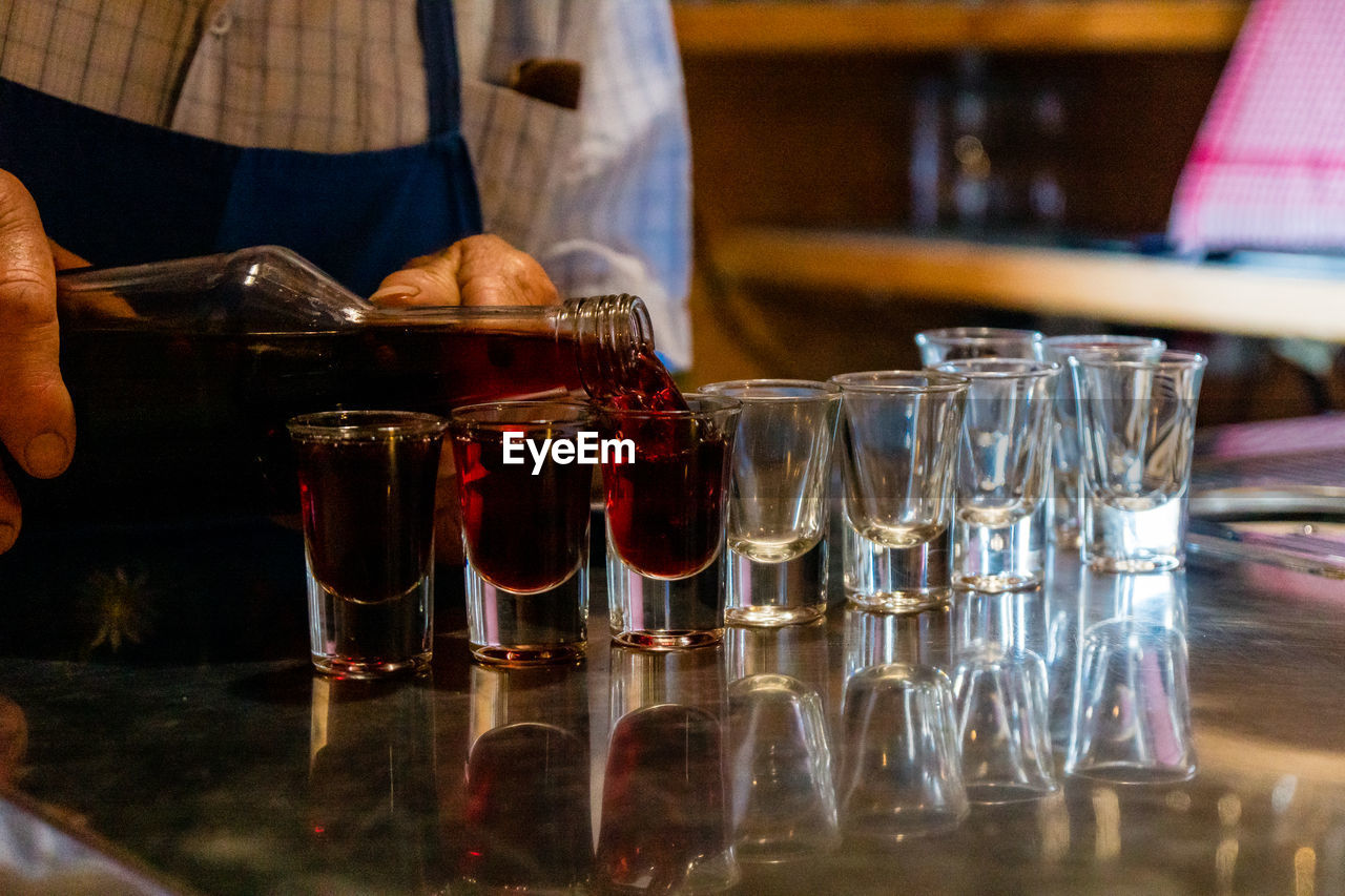 CLOSE-UP OF WINE GLASSES ON GLASS TABLE