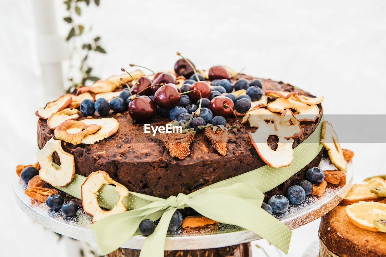 CLOSE-UP OF CAKE WITH FRUITS