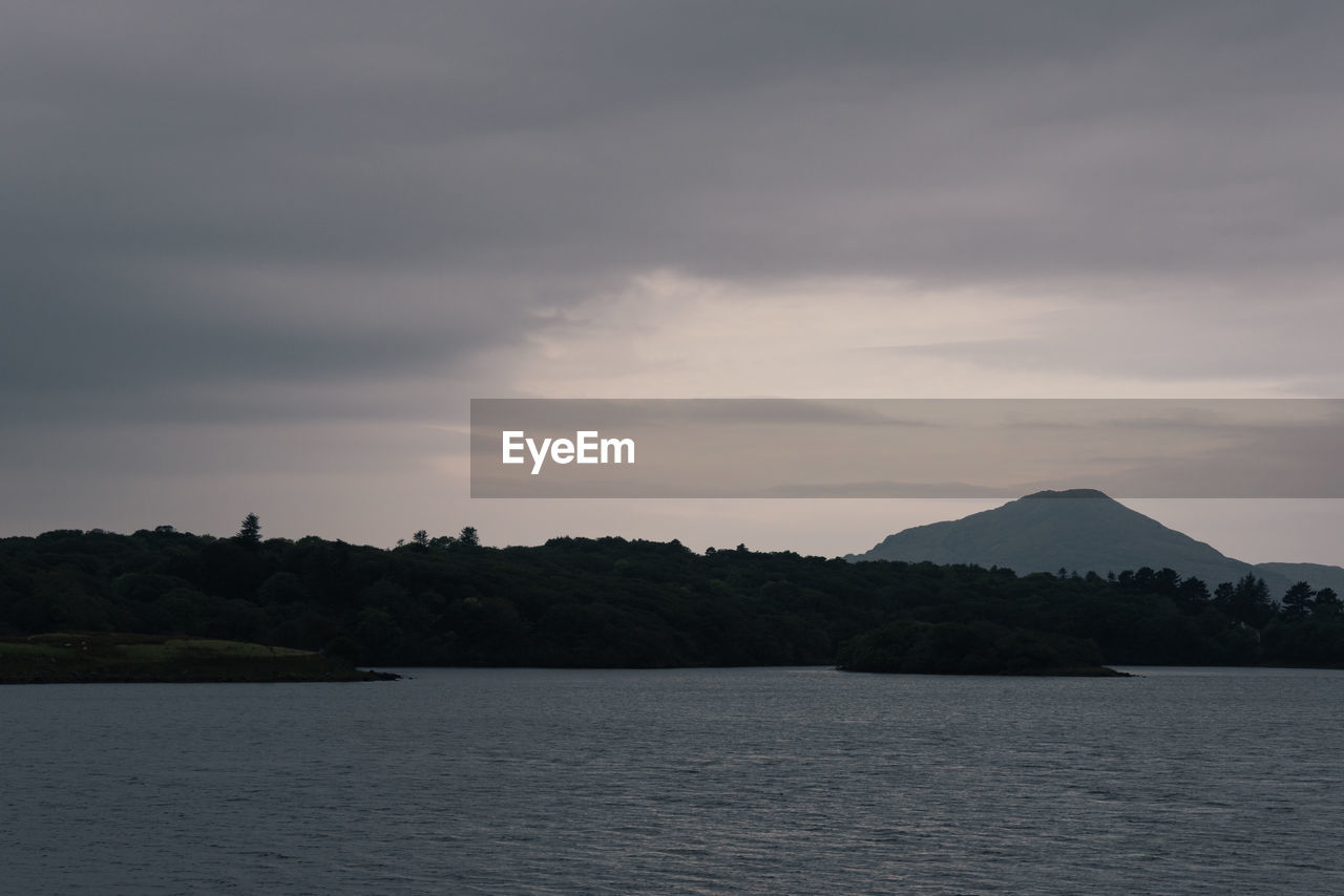 SCENIC VIEW OF MOUNTAINS AND LAKE AGAINST SKY