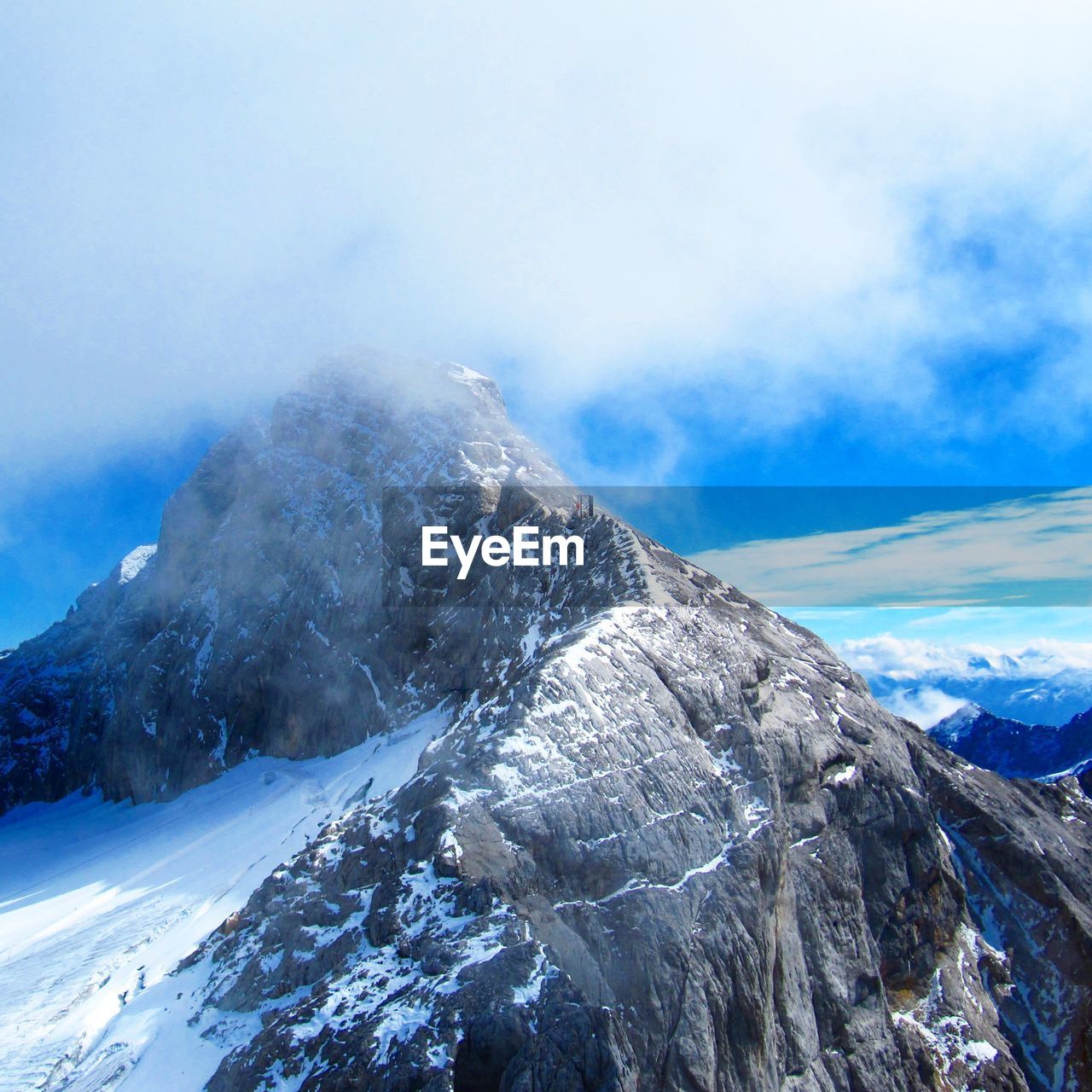 SNOWCAPPED MOUNTAINS AGAINST SKY