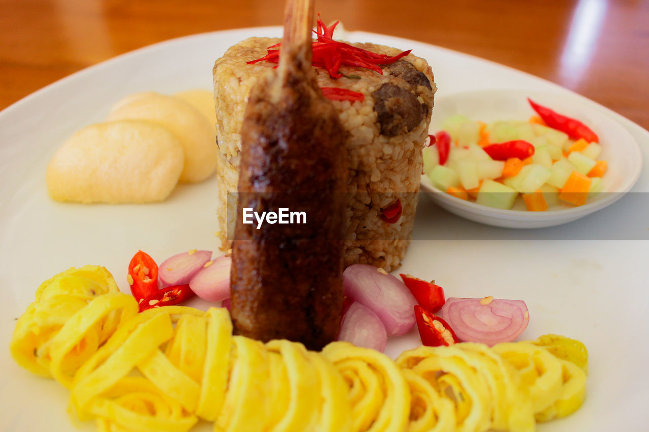 CLOSE-UP OF DESSERT IN PLATE