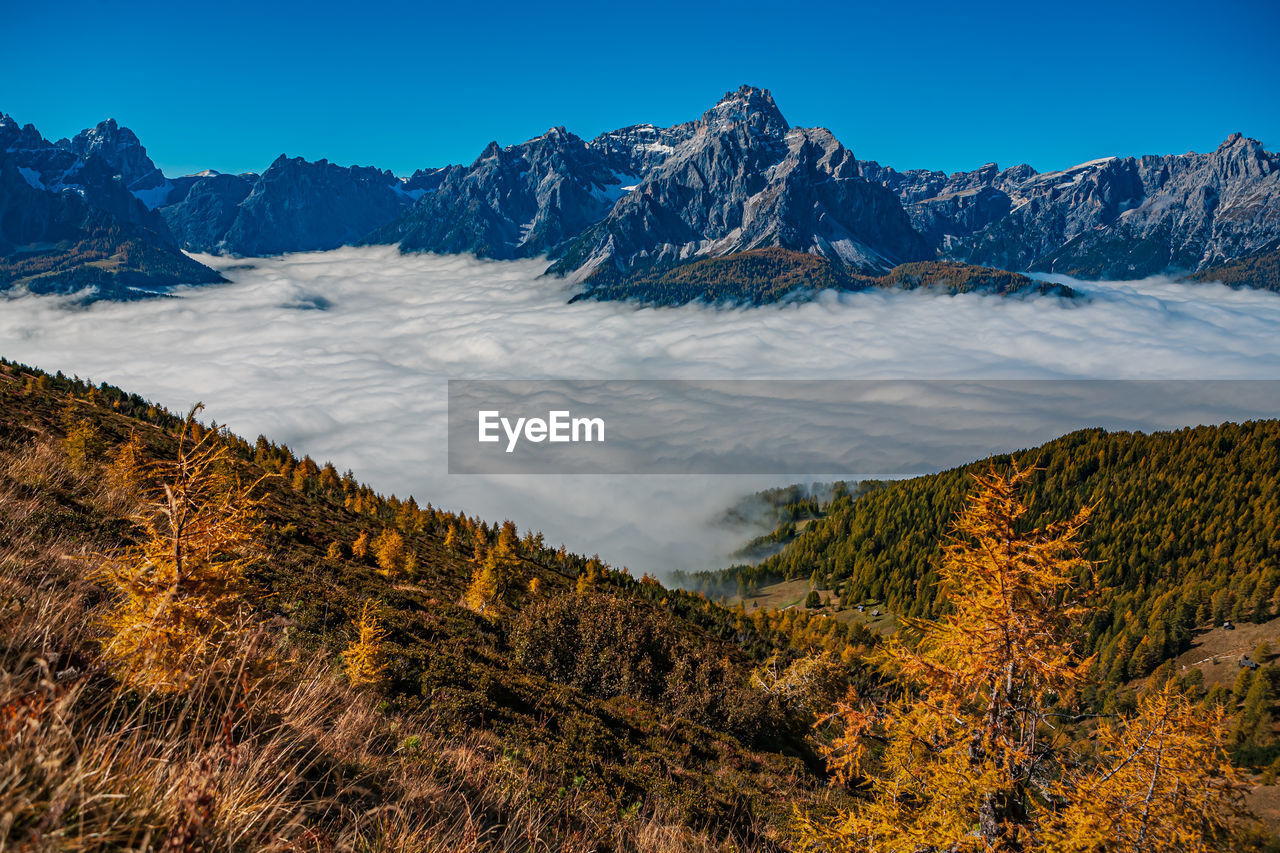 IDYLLIC VIEW OF SNOWCAPPED MOUNTAINS AGAINST SKY