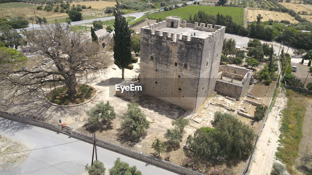 HIGH ANGLE VIEW OF BUILDING