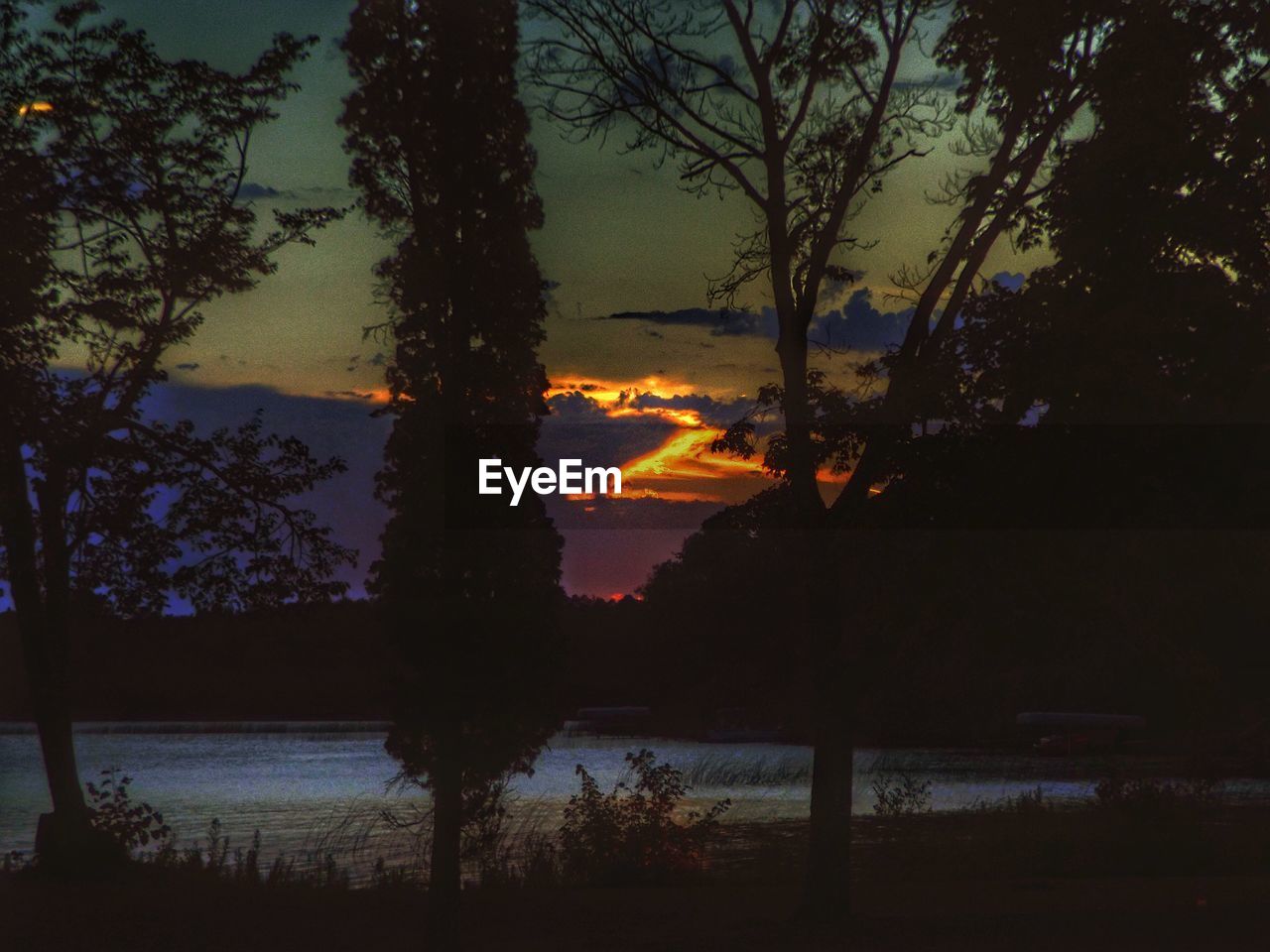 SCENIC VIEW OF LAKE AT SUNSET