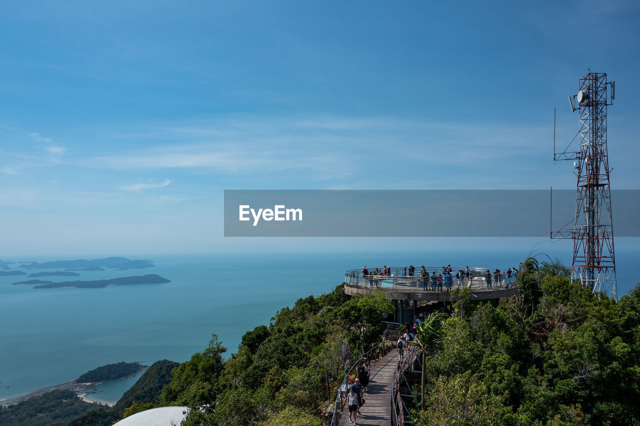 HIGH ANGLE VIEW OF SEA AND MOUNTAINS AGAINST SKY