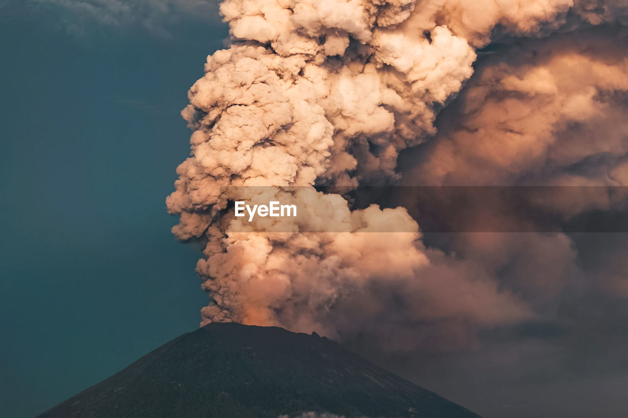 LOW ANGLE VIEW OF VOLCANIC MOUNTAIN AGAINST SKY