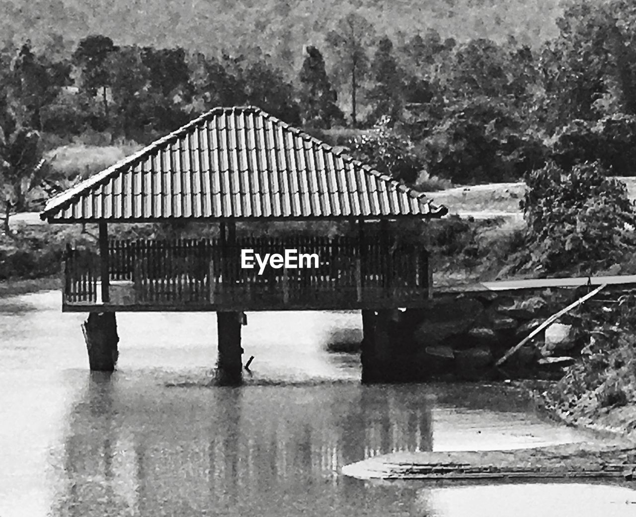 VIEW OF PIER ON SEA