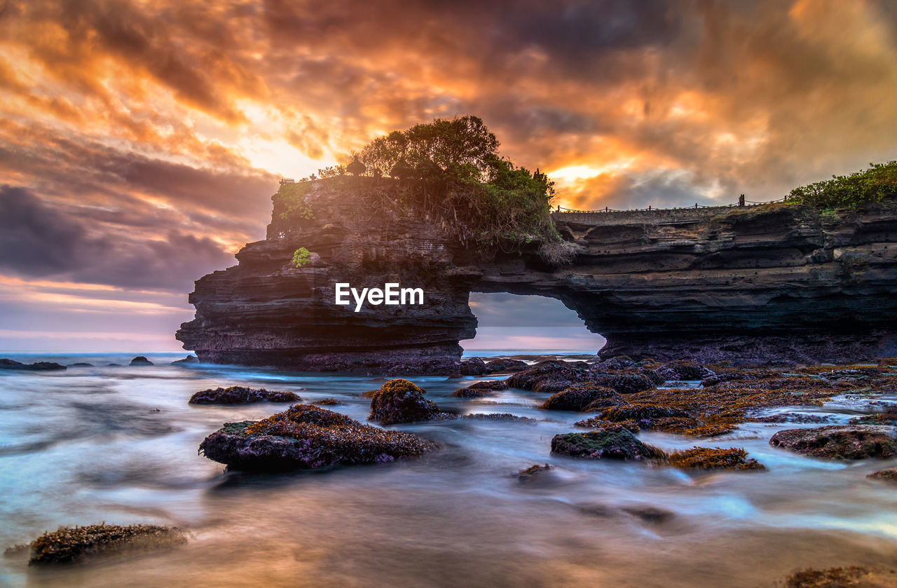 SCENIC VIEW OF ROCK FORMATION ON SEA AGAINST SKY