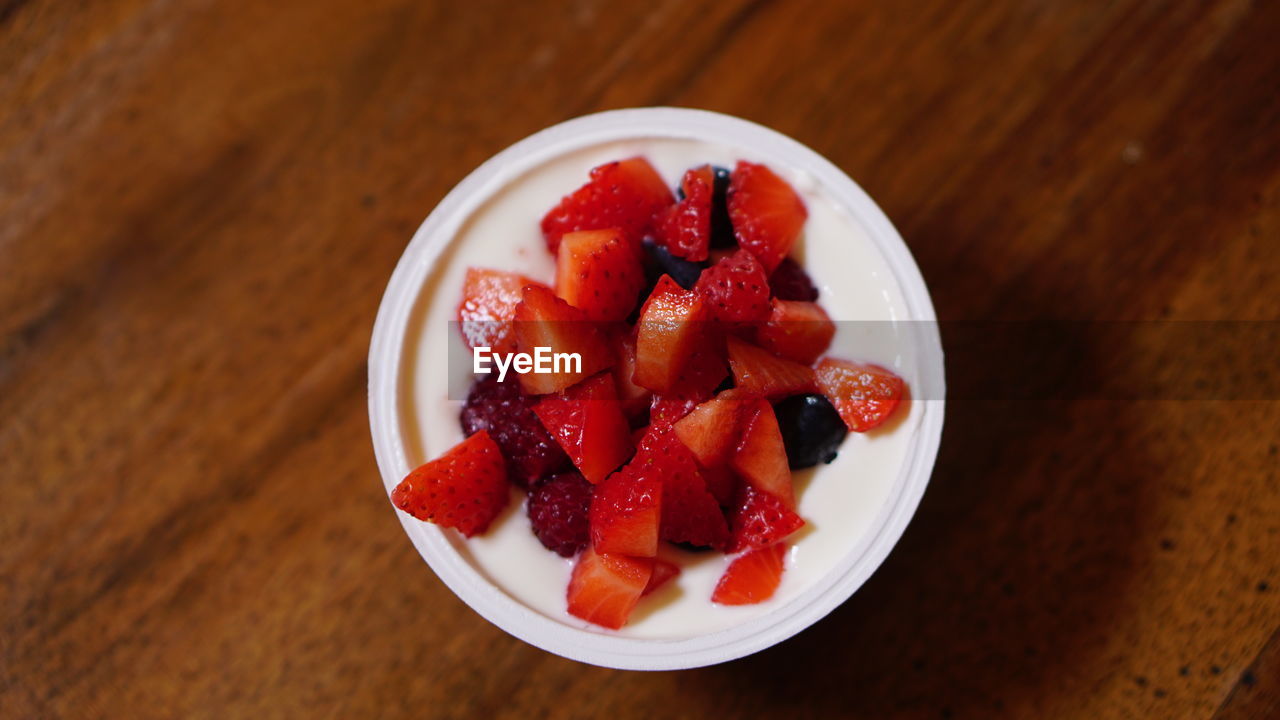 food and drink, food, fruit, healthy eating, strawberry, berry, plant, freshness, wellbeing, meal, produce, red, table, bowl, wood, dish, breakfast, sweet food, dessert, high angle view, no people, indoors, plate, directly above, sweet, raspberry, still life, close-up