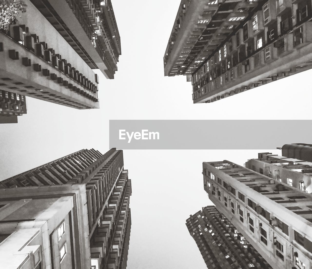 LOW ANGLE VIEW OF MODERN BUILDINGS AGAINST SKY