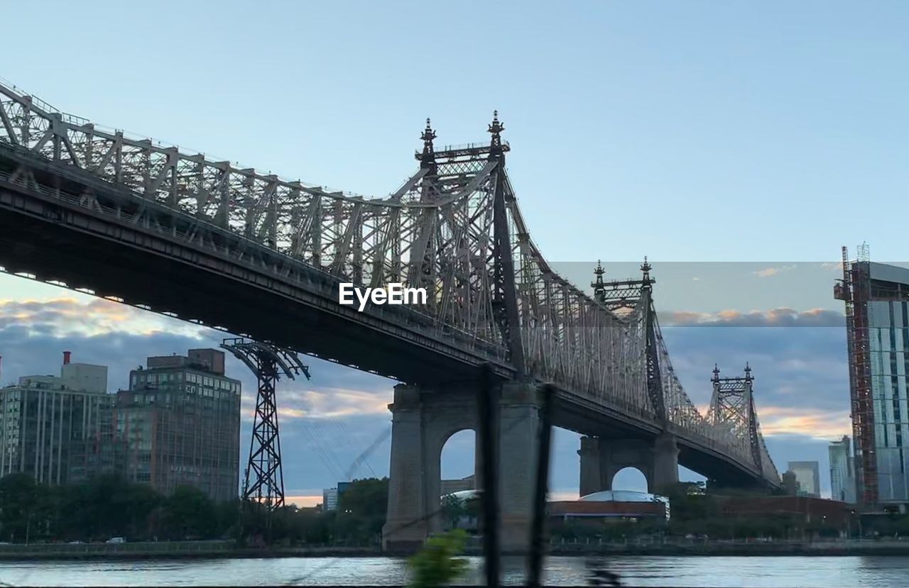 VIEW OF BRIDGE OVER RIVER IN CITY