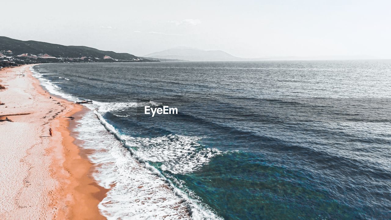 SCENIC VIEW OF SEA AND MOUNTAINS AGAINST SKY