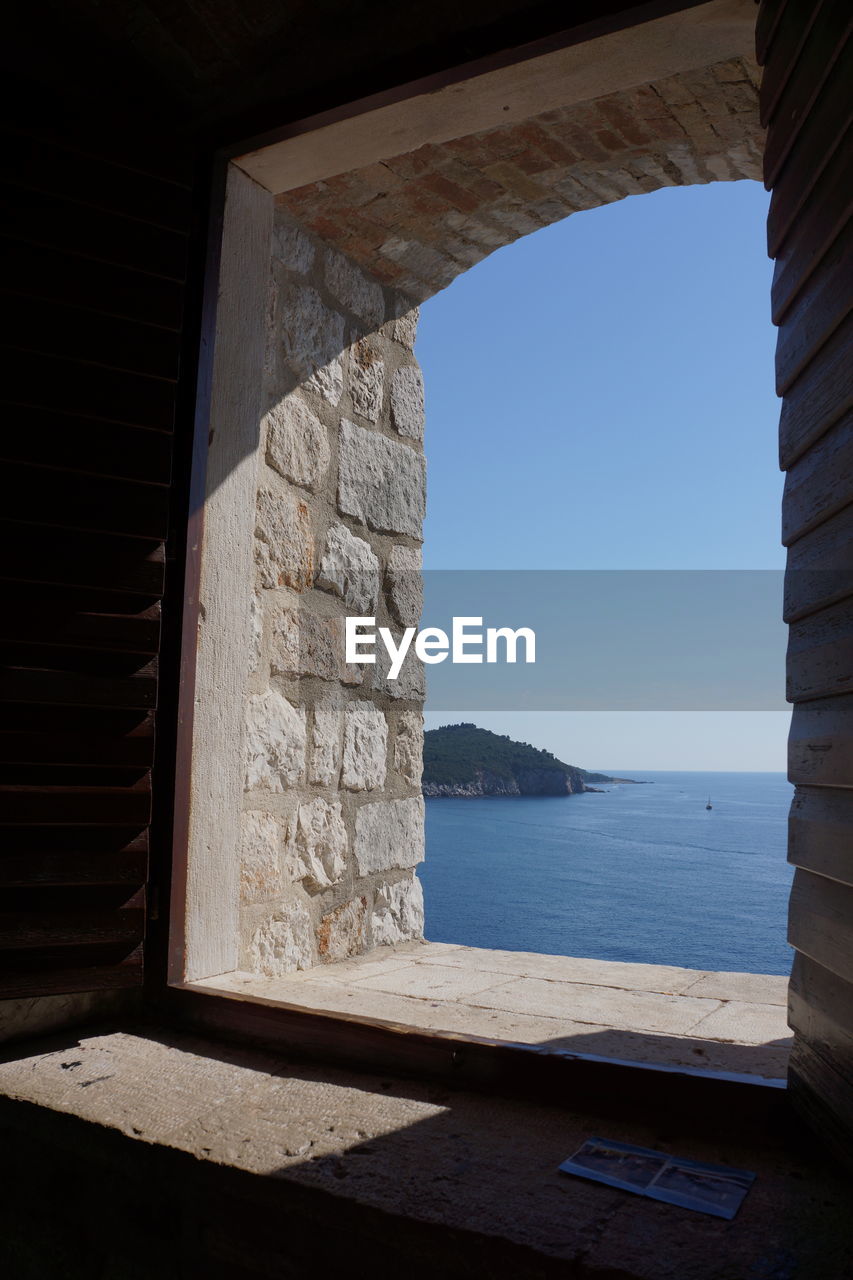 VIEW OF SEA THROUGH WINDOW