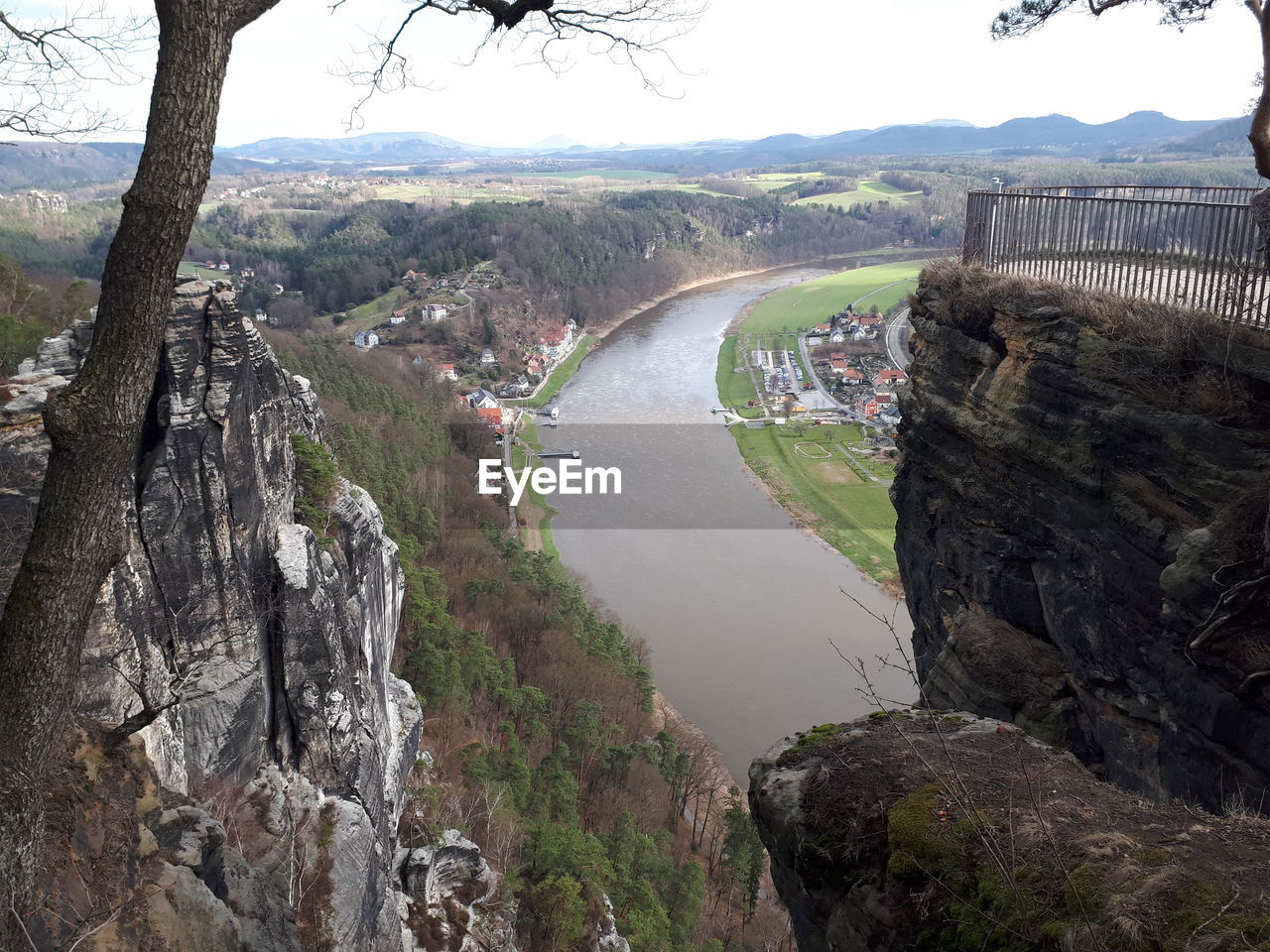 SCENIC VIEW OF RIVER AGAINST SKY