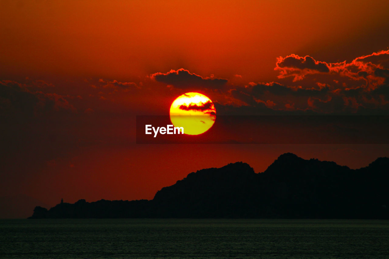 SCENIC VIEW OF SEA AGAINST ROMANTIC SKY