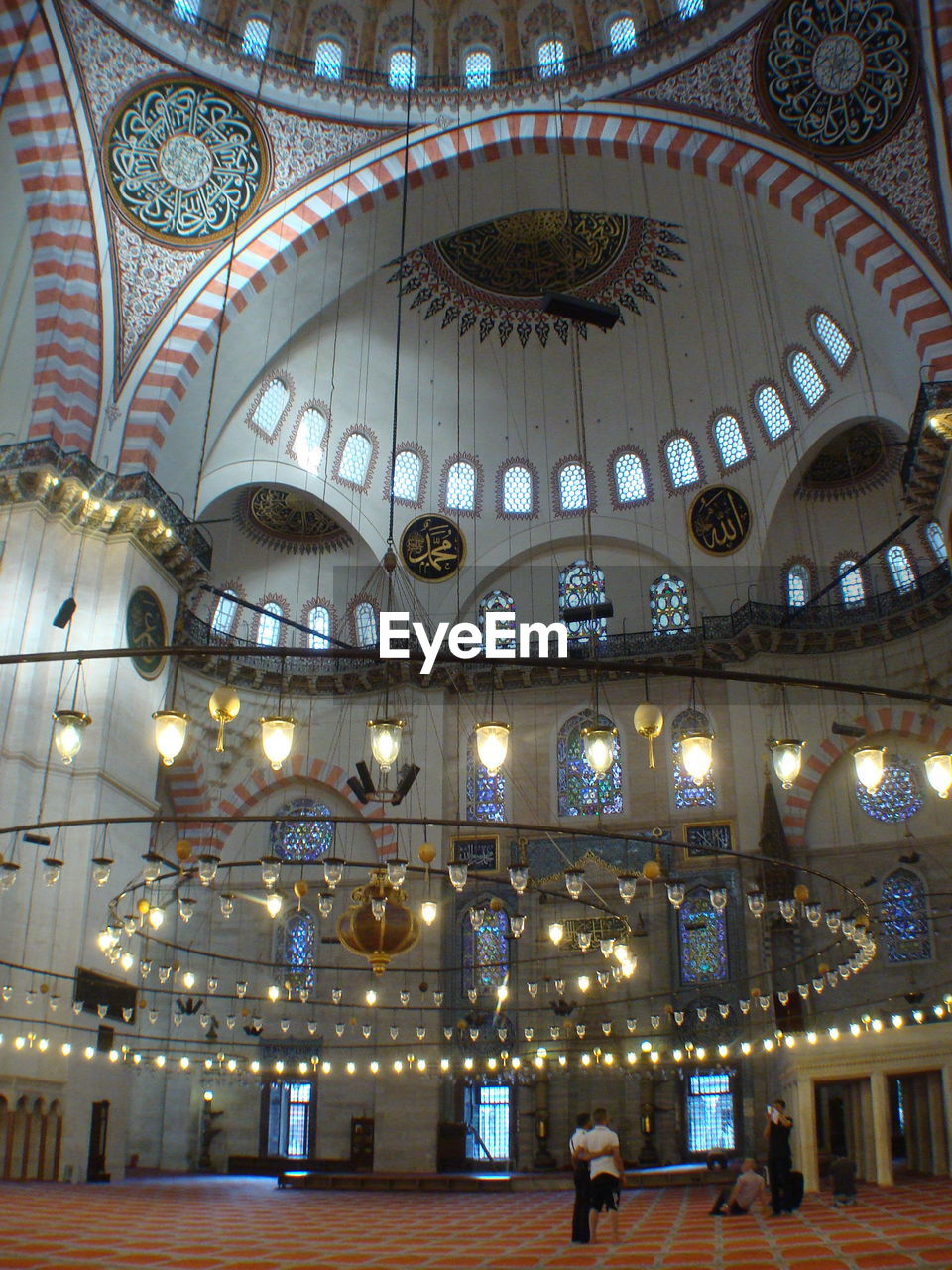 LOW ANGLE VIEW OF ILLUMINATED CEILING OF MODERN BUILDING