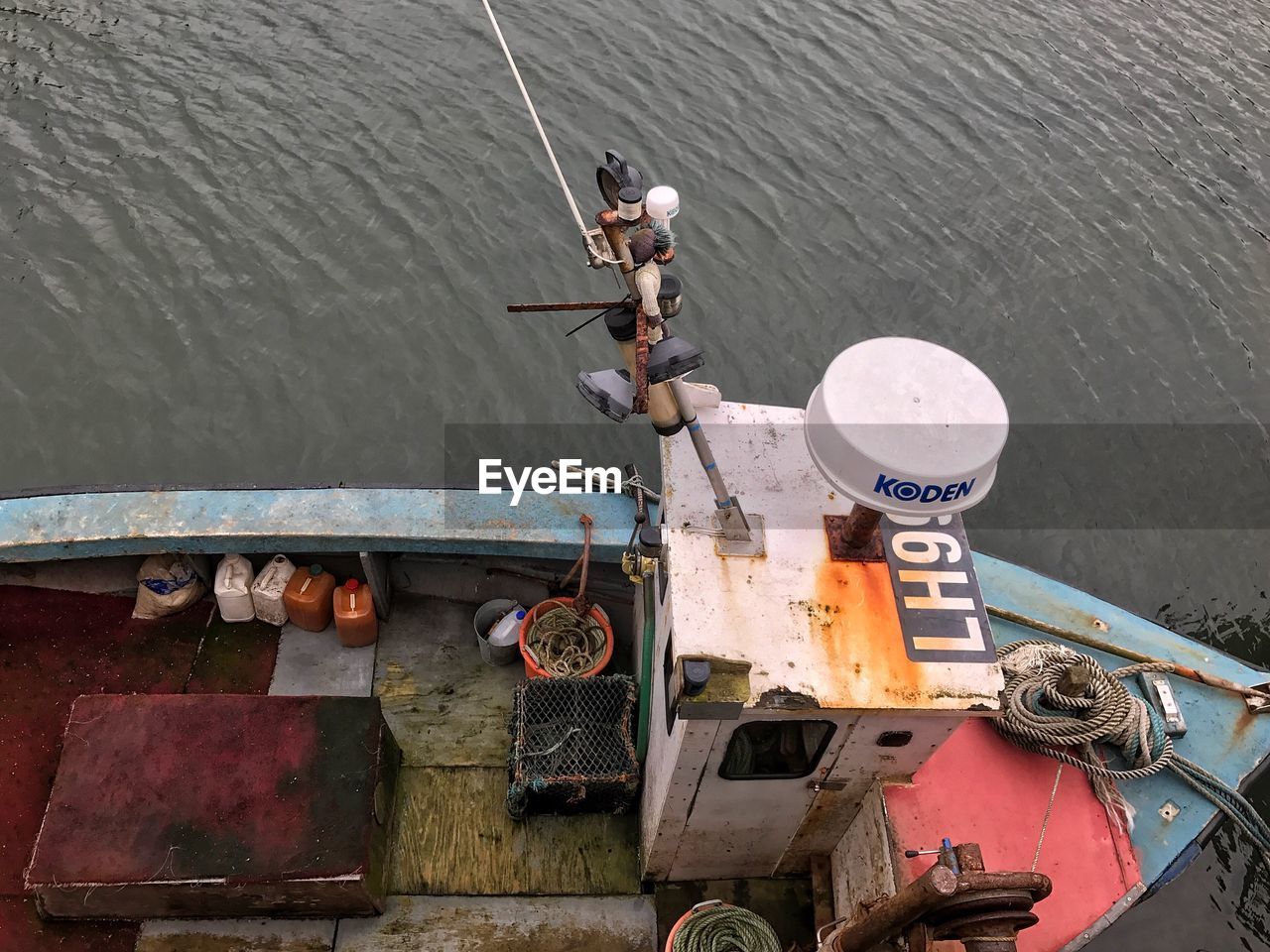 HIGH ANGLE VIEW OF BOATS ON THE WALL