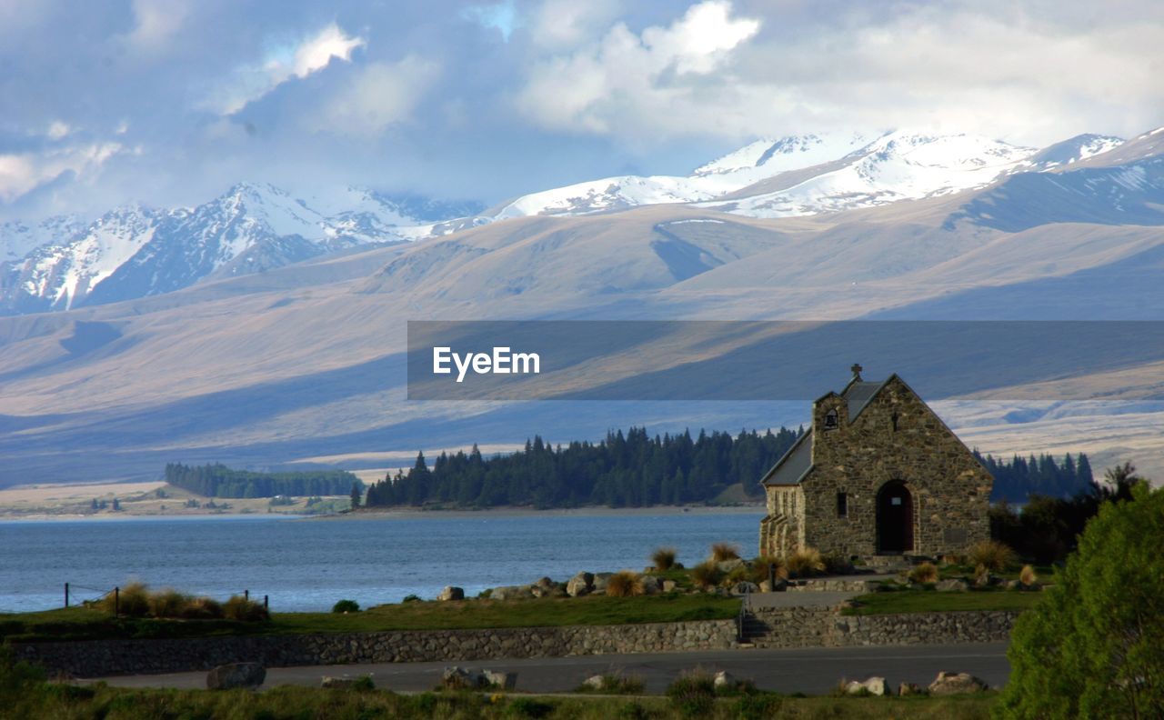 Church of the good shepherd by lake tekapo against snow capped mountains