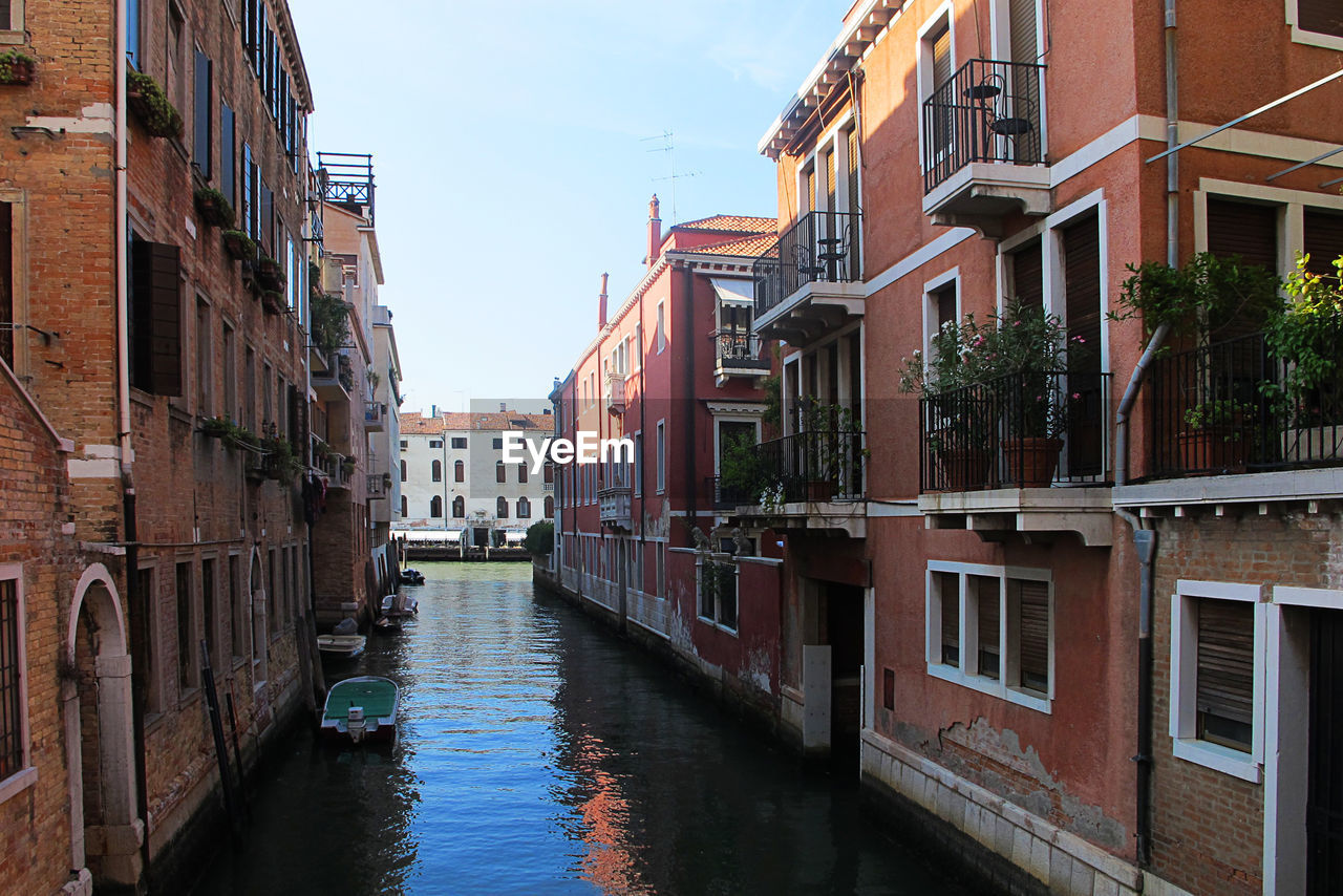 Canal passing through buildings in city