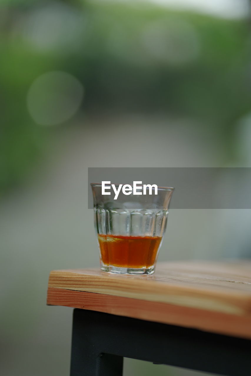 CLOSE-UP OF TEA ON TABLE