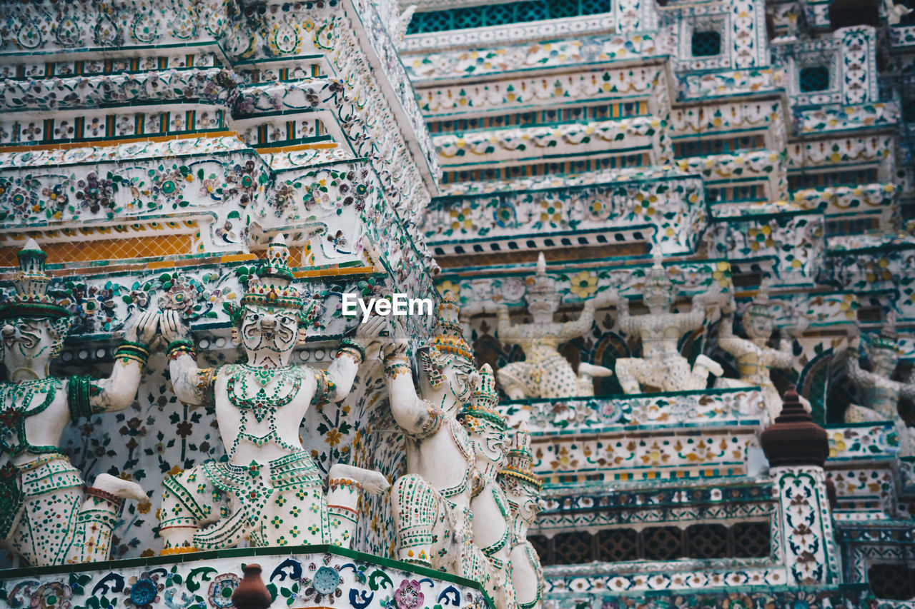 LOW ANGLE VIEW OF STATUES ON BUILDING