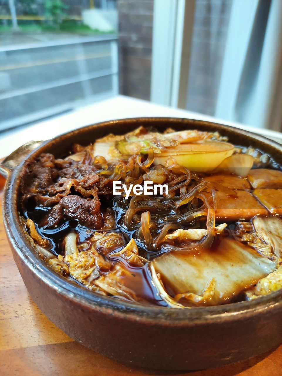 HIGH ANGLE VIEW OF MEAL SERVED IN BOWL