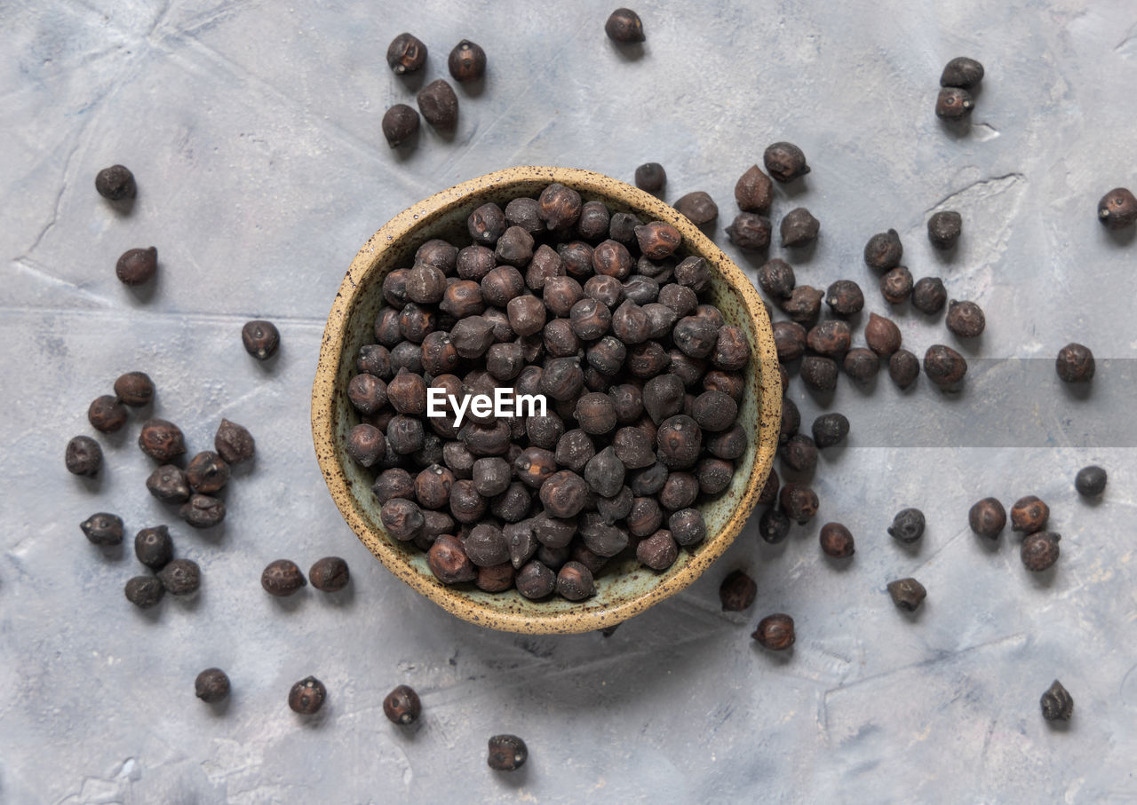 HIGH ANGLE VIEW OF ROASTED COFFEE BEANS IN GLASS