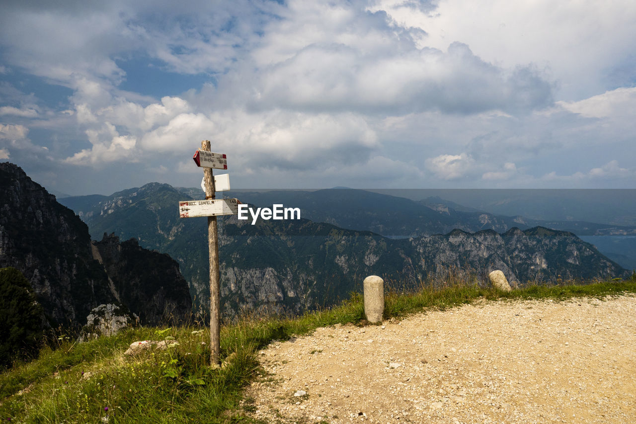 CROSS IN MOUNTAINS AGAINST SKY