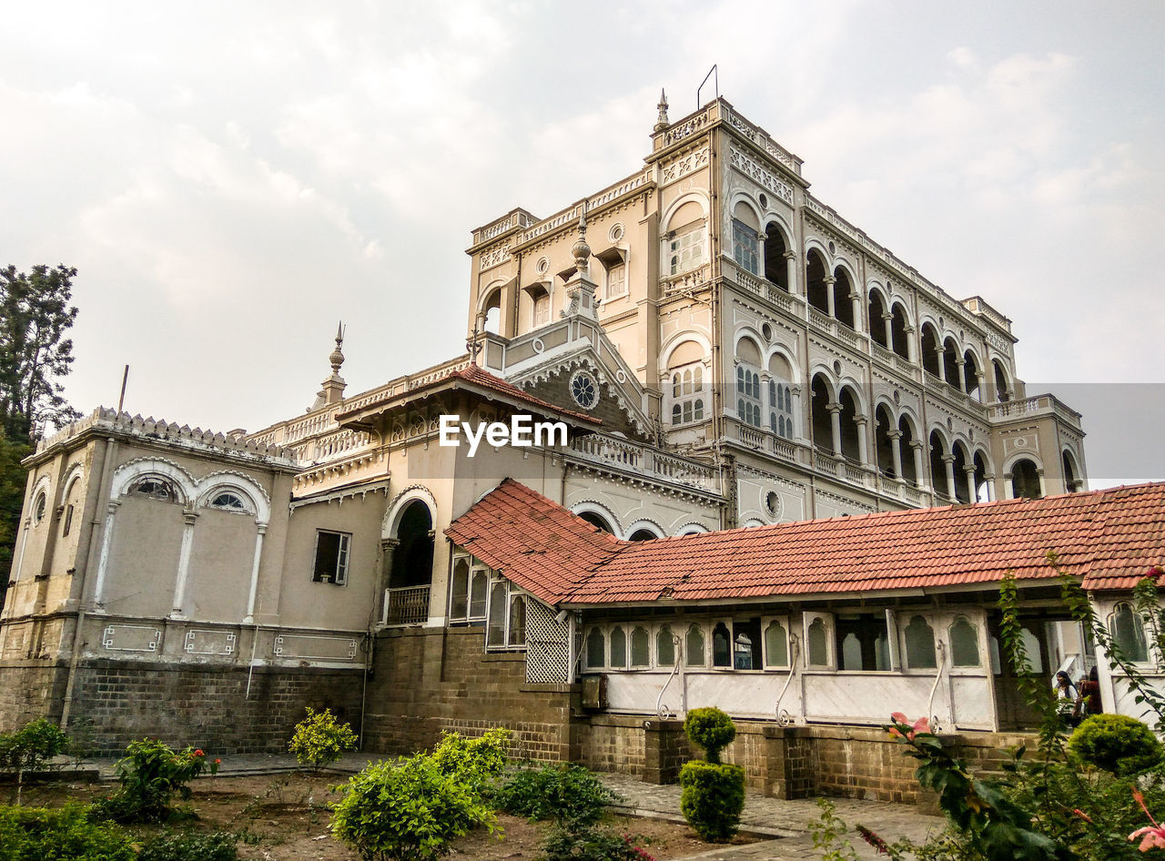 LOW ANGLE VIEW OF A BUILDING