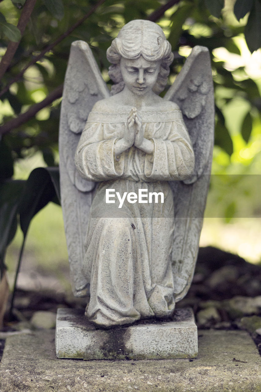 Angel statue in cemetery