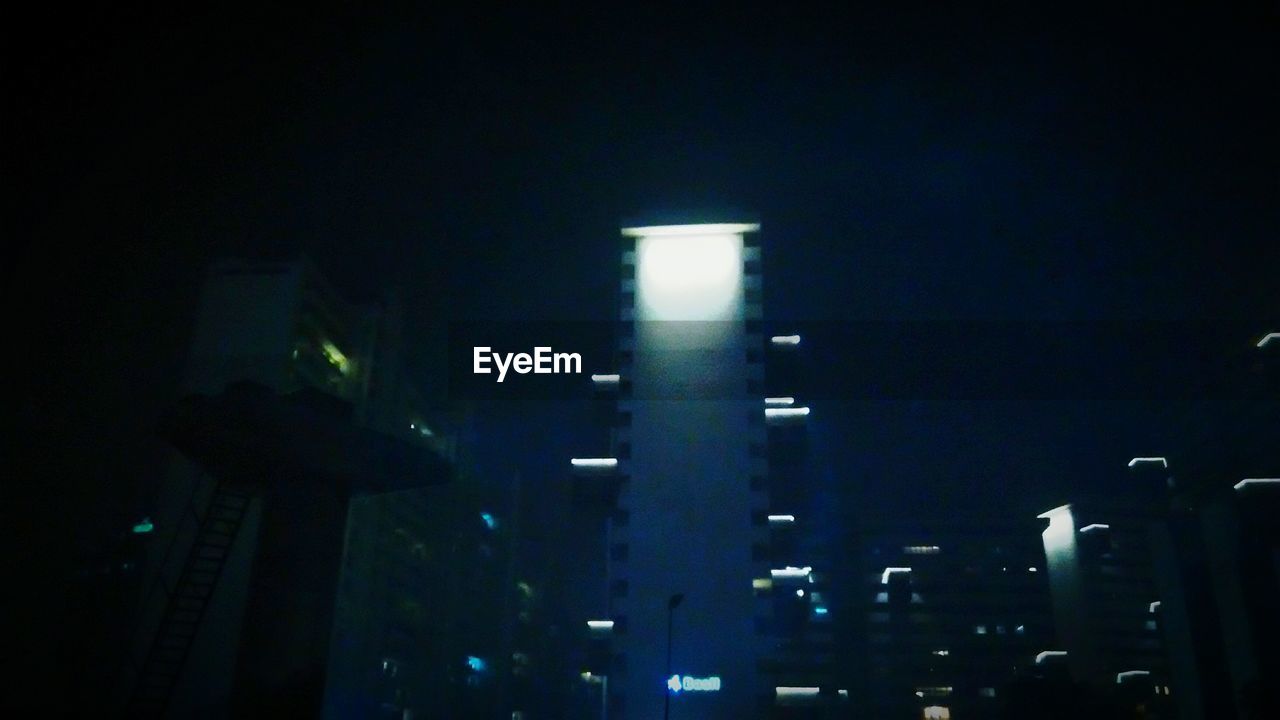 VIEW OF ILLUMINATED BUILDINGS IN CITY AT NIGHT