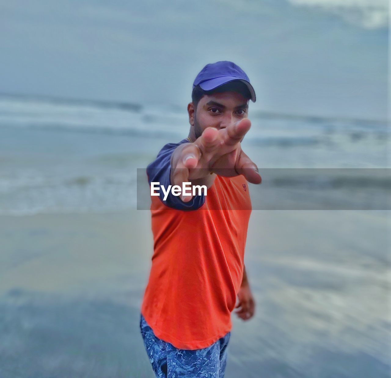 PORTRAIT OF MAN STANDING AGAINST SEA