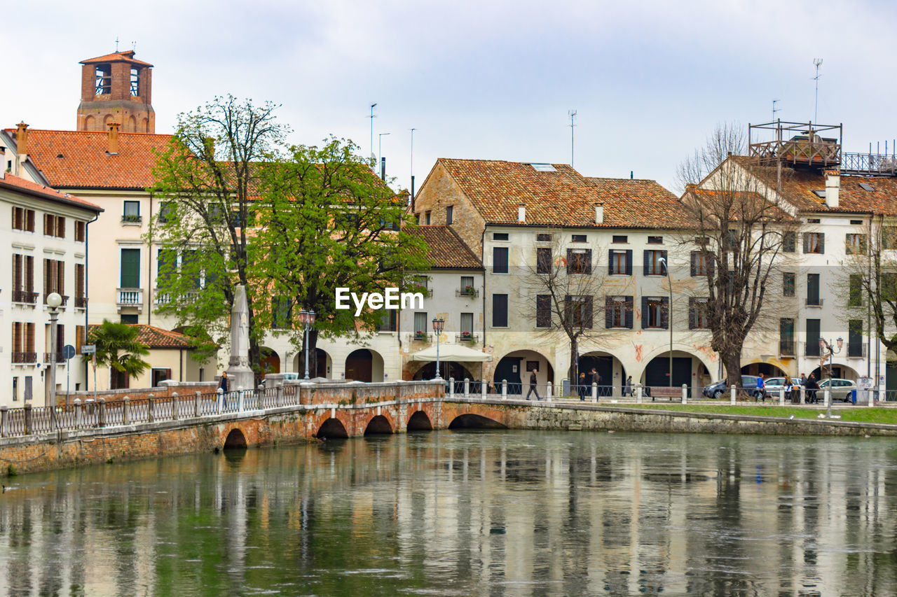 Northern italian town of treviso in the province of veneto, it is located close to treviso, vicenza.