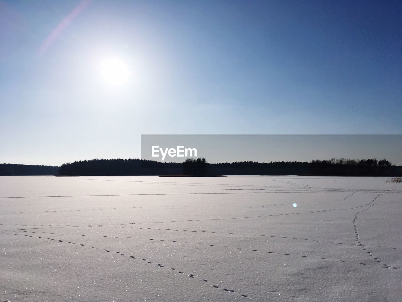 SCENIC VIEW OF SNOW LANDSCAPE AGAINST CLEAR SKY