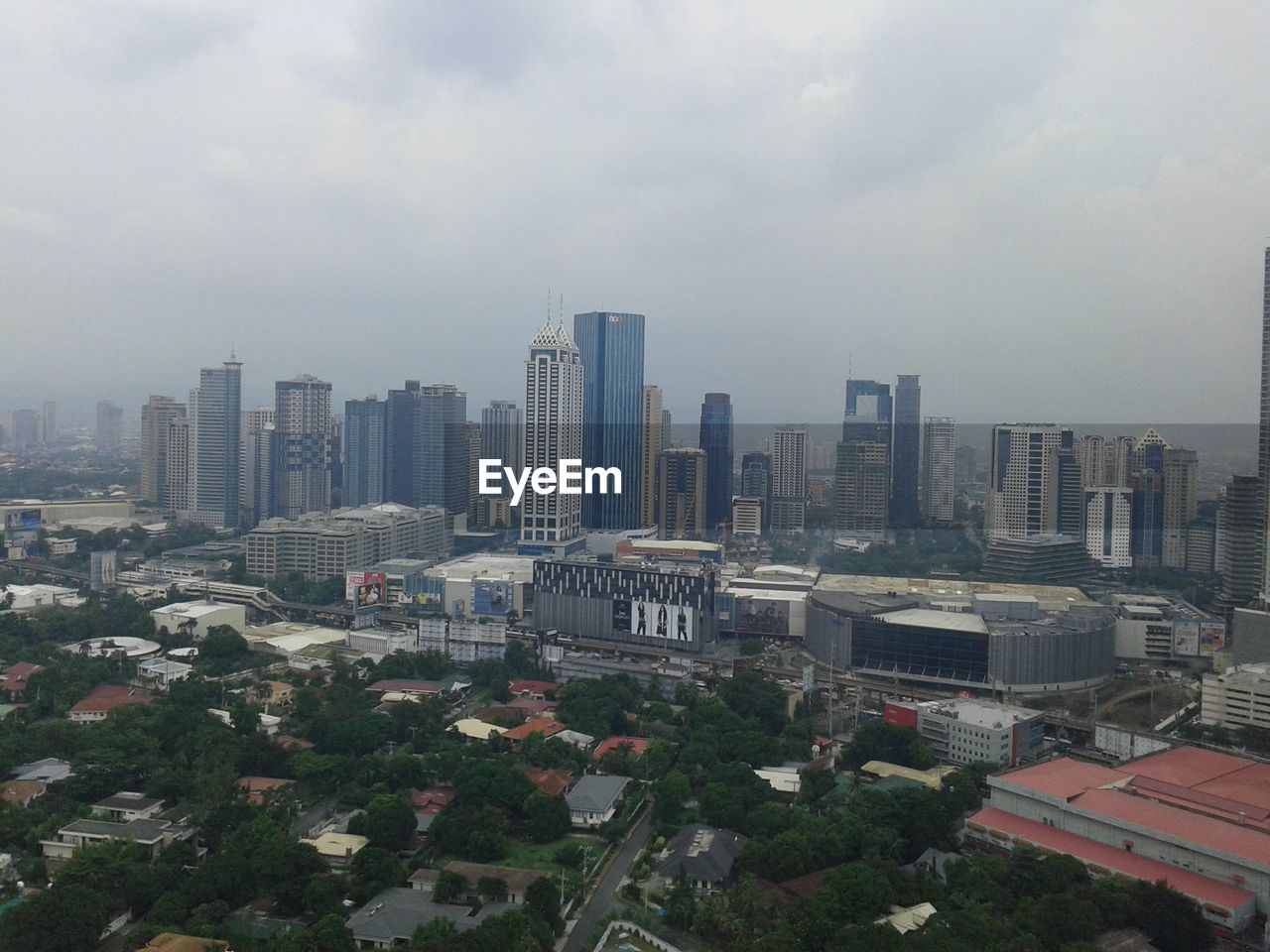 HIGH ANGLE VIEW OF BUILDINGS AGAINST SKY IN CITY