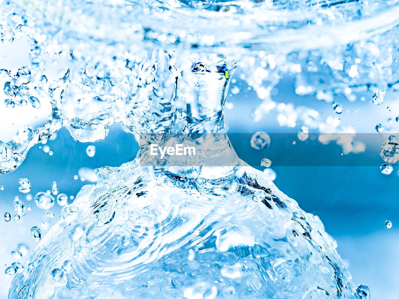 DETAIL SHOT OF BUBBLES IN WATER