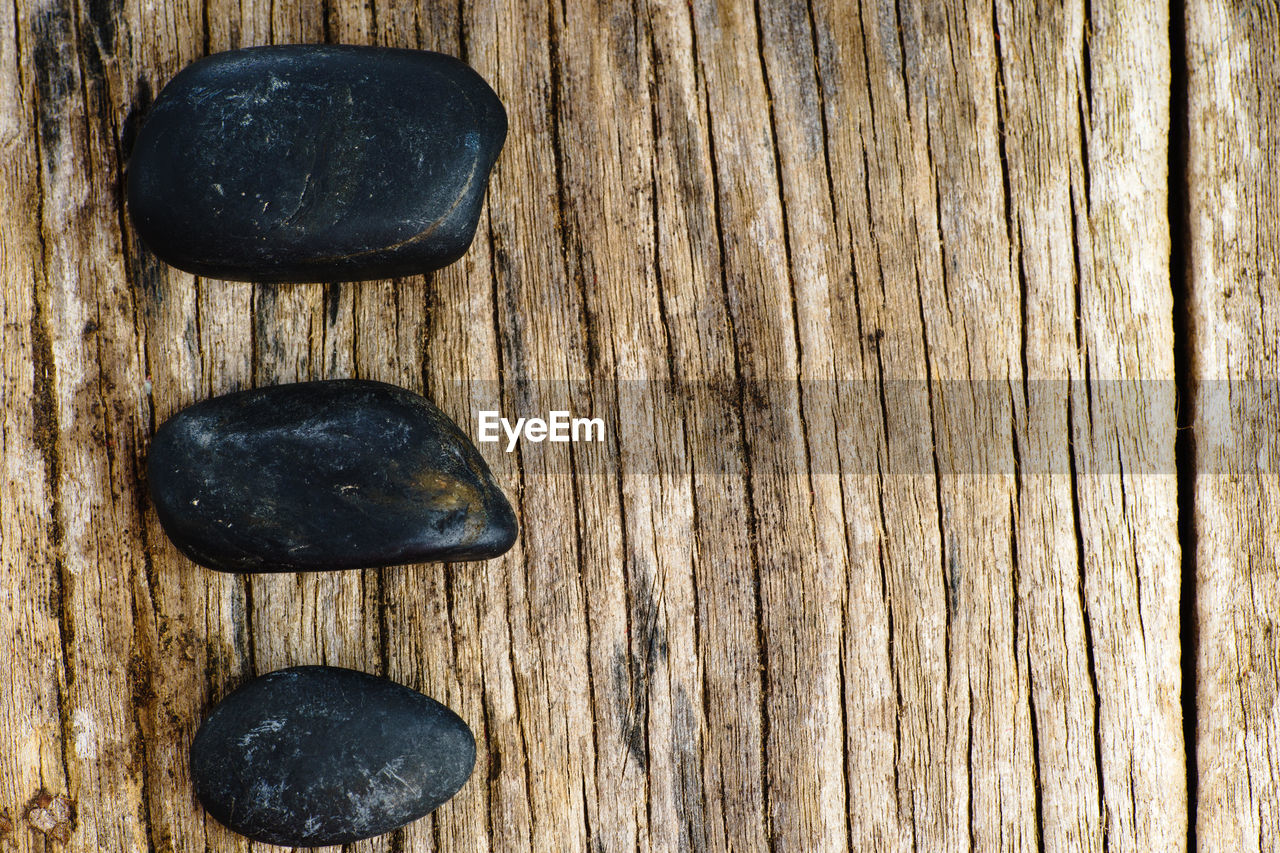 FULL FRAME SHOT OF WOODEN PLANK