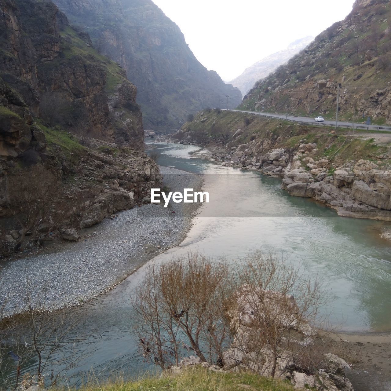 HIGH ANGLE VIEW OF RIVER AMIDST MOUNTAINS