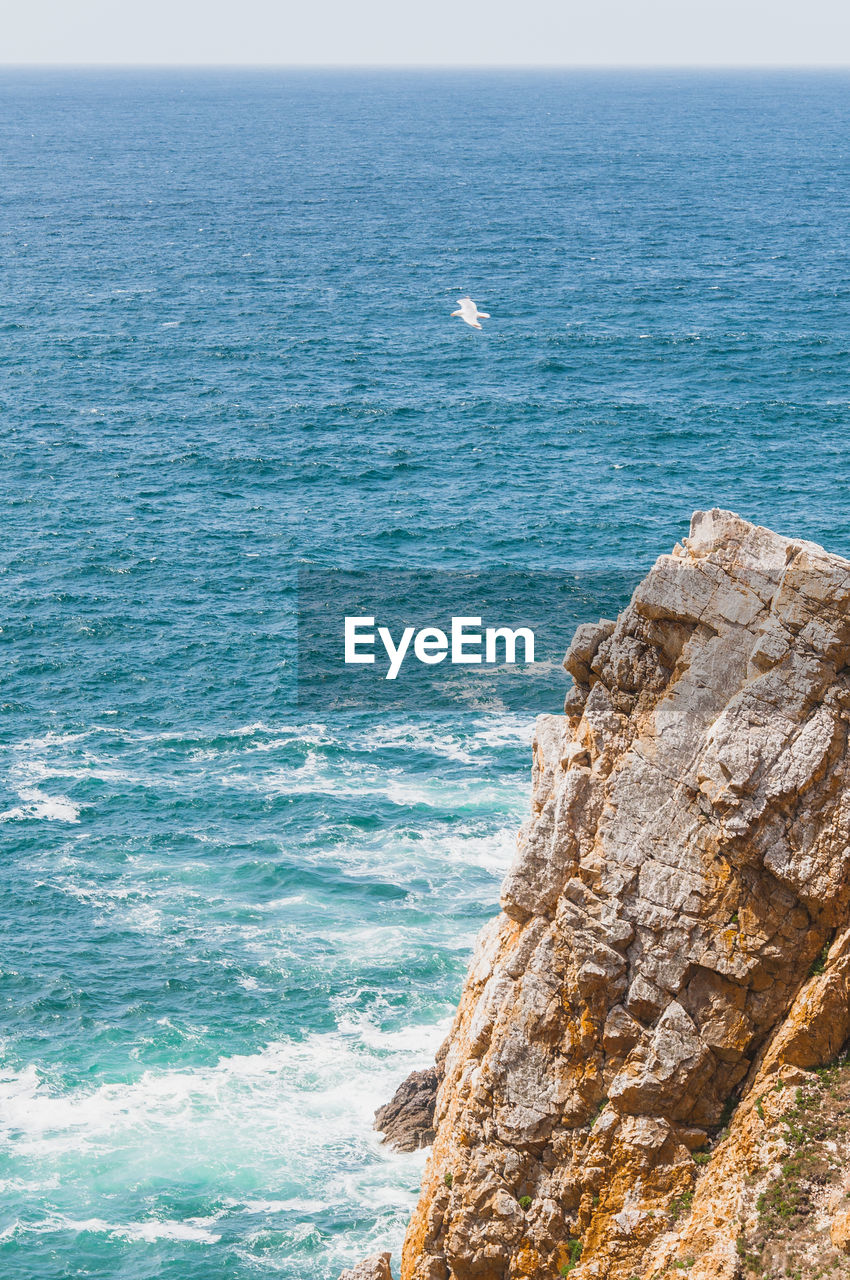 SCENIC VIEW OF SEA AGAINST ROCKS