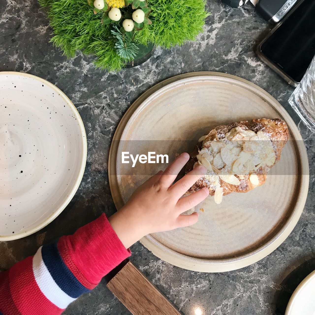 HIGH ANGLE VIEW OF PERSON PREPARING FOOD IN TRAY