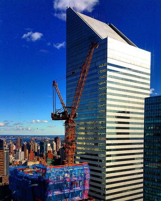 SKYSCRAPERS IN CITY