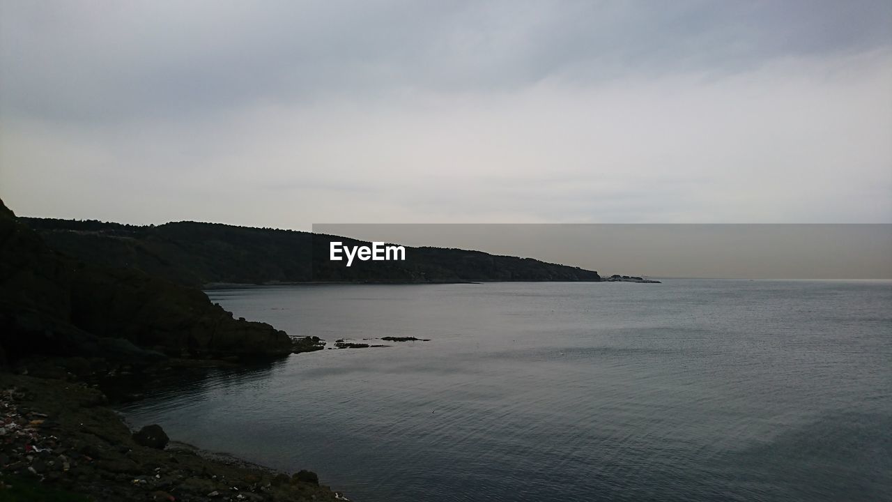 SCENIC VIEW OF BAY