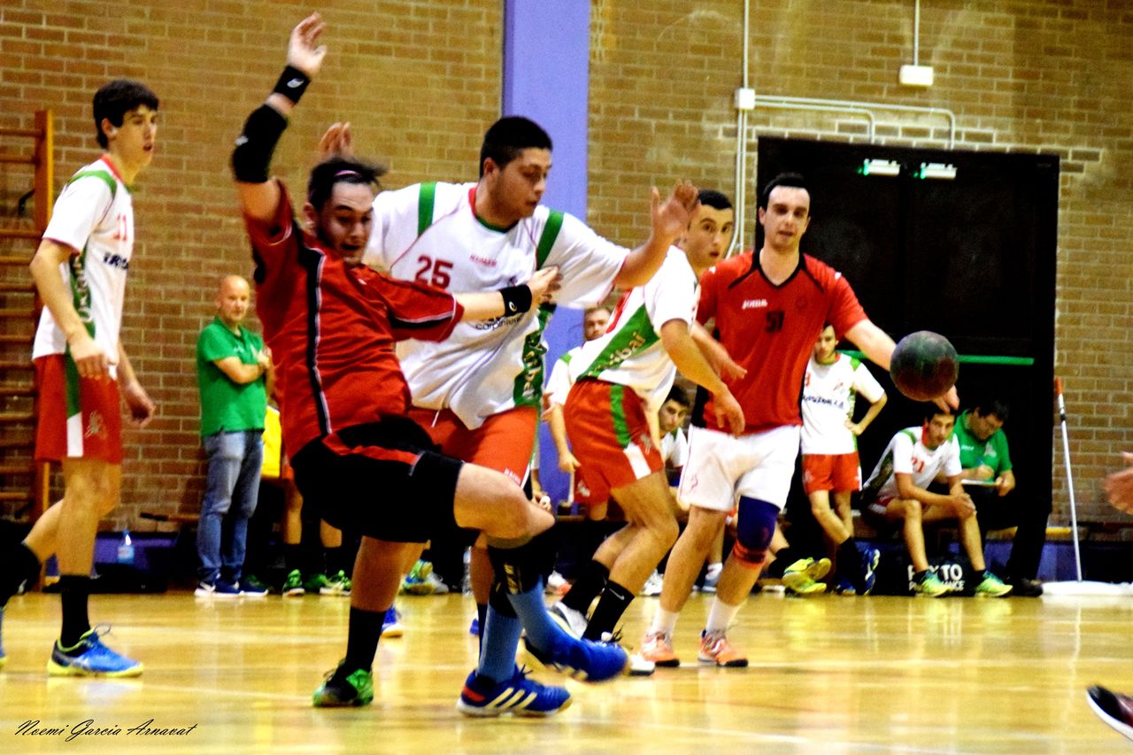 GROUP OF PEOPLE PLAYING WITH BASKETBALL IN COURT