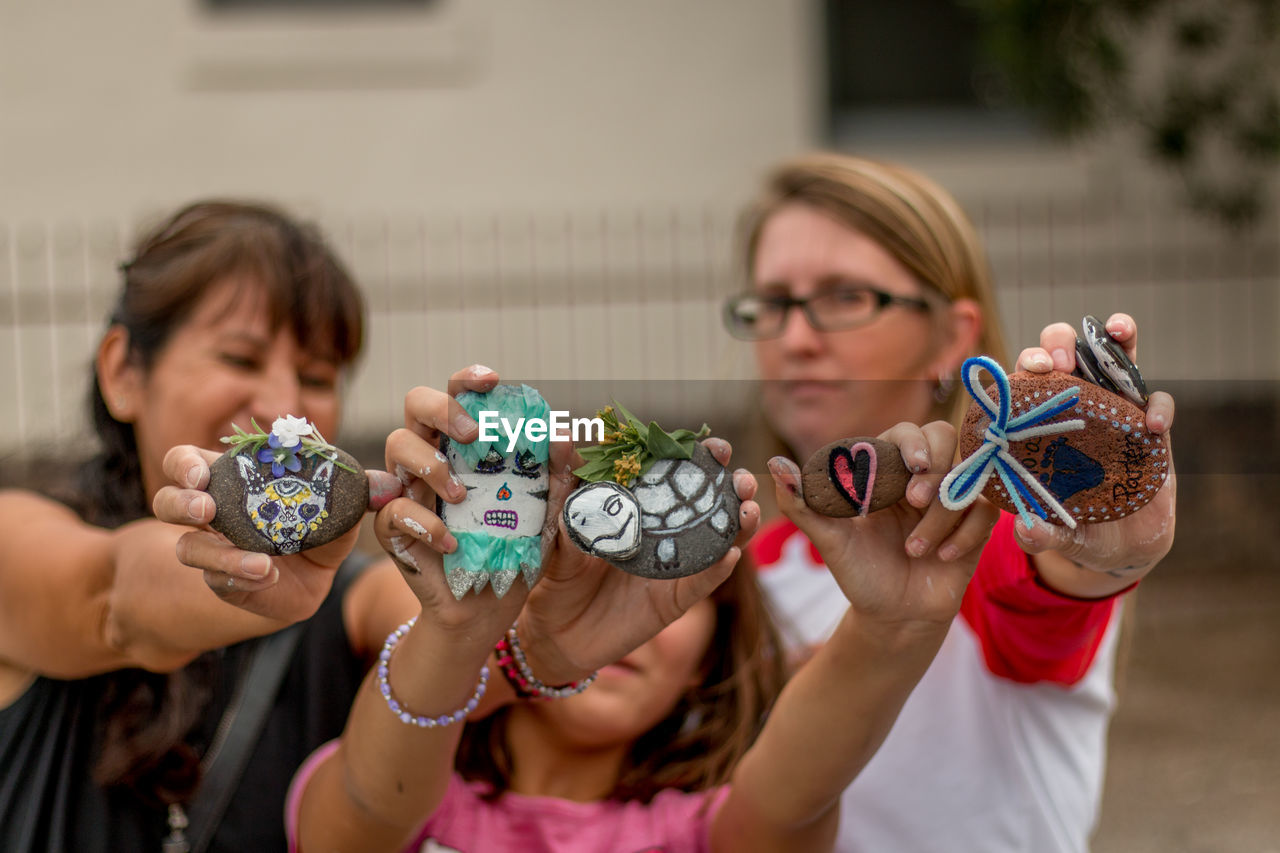 Women with girl holding decorations