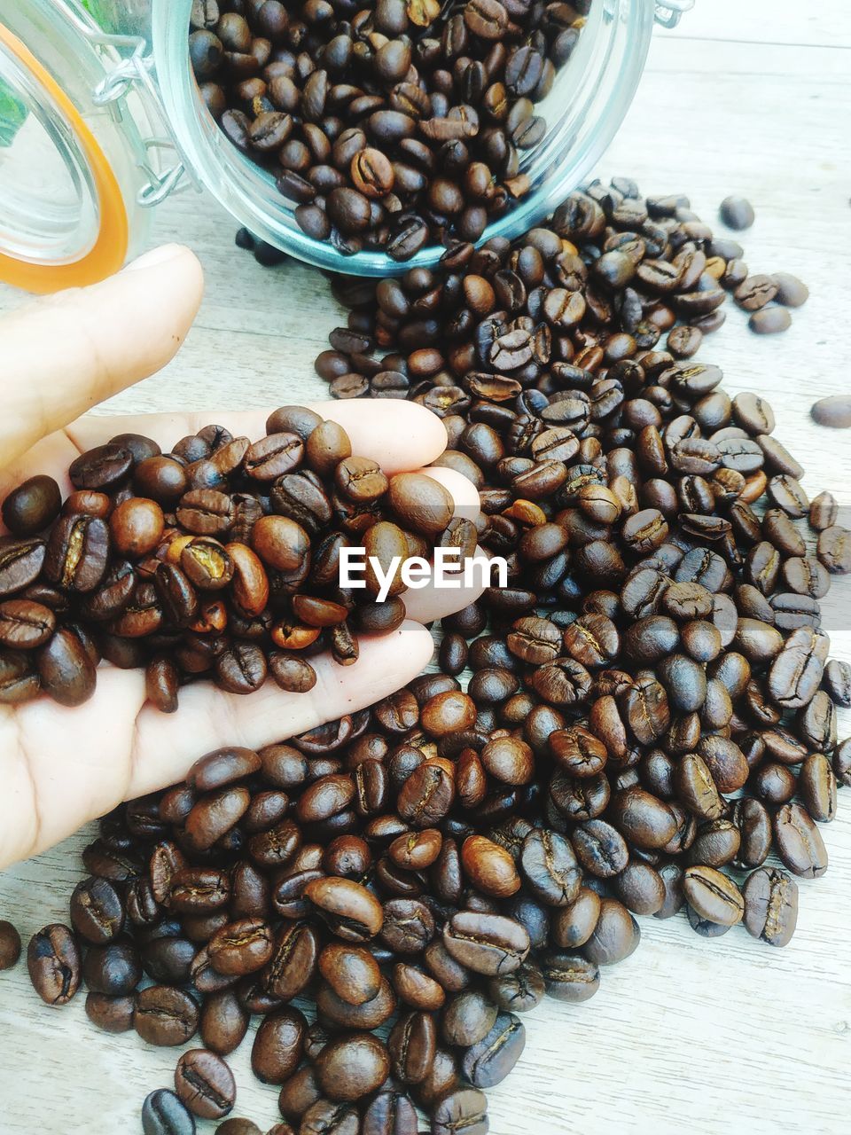 HIGH ANGLE VIEW OF COFFEE BEANS IN GLASS