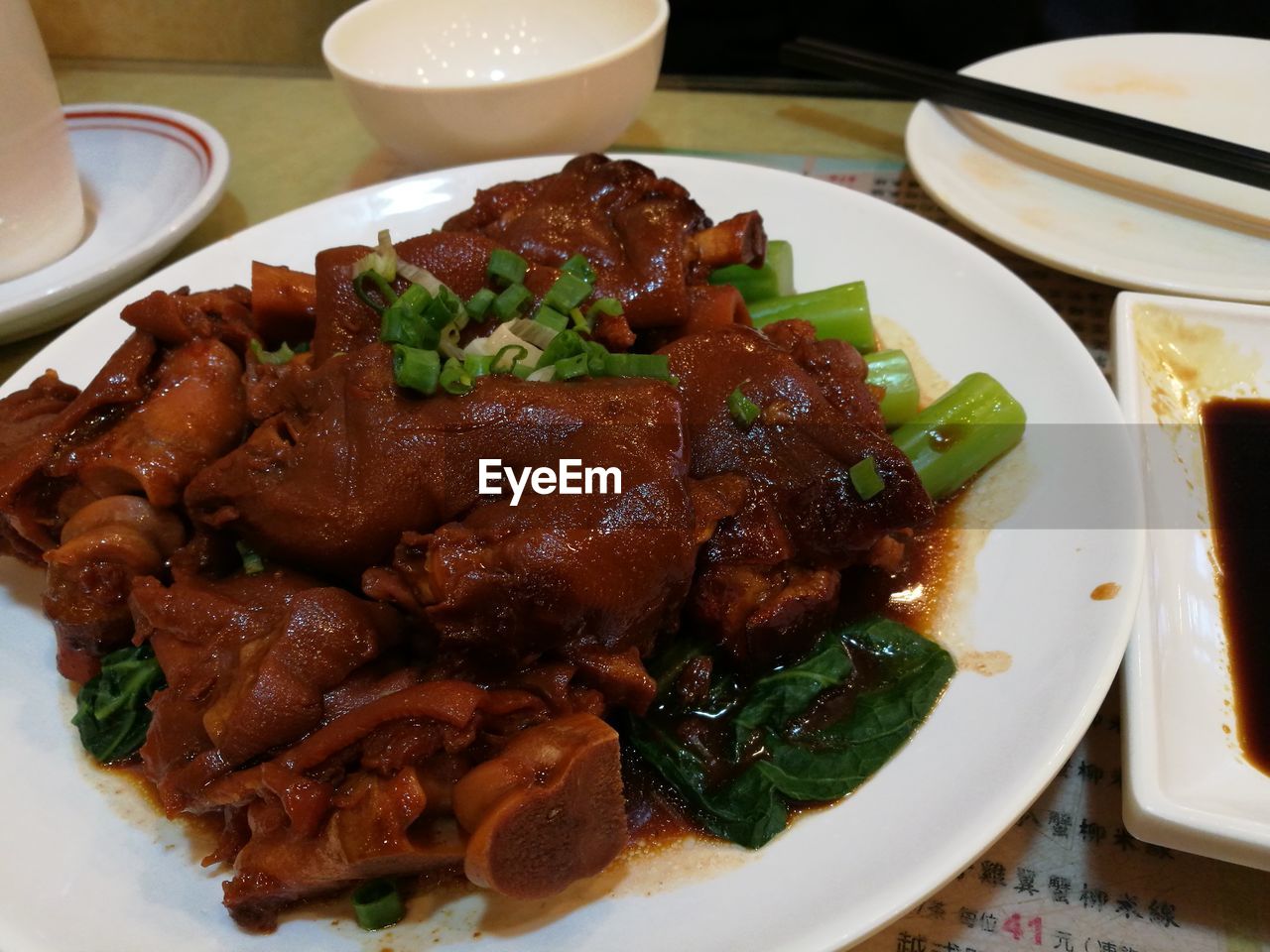 HIGH ANGLE VIEW OF FOOD ON PLATE