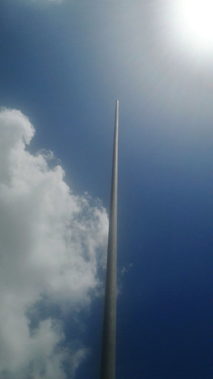 LOW ANGLE VIEW OF VAPOR TRAIL AGAINST SKY