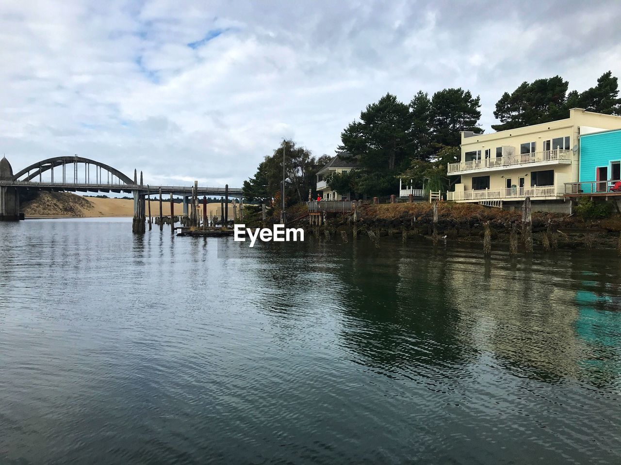BRIDGE OVER RIVER AGAINST BUILDINGS IN CITY